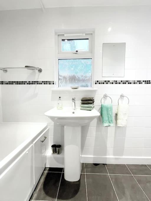 White Eden - Explore Cornwall From A Comfy Central Appartment St Austell Bagian luar foto